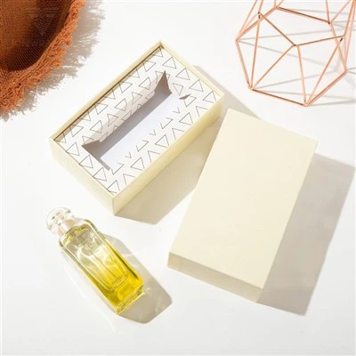 Желтая роскошная упаковка для духов